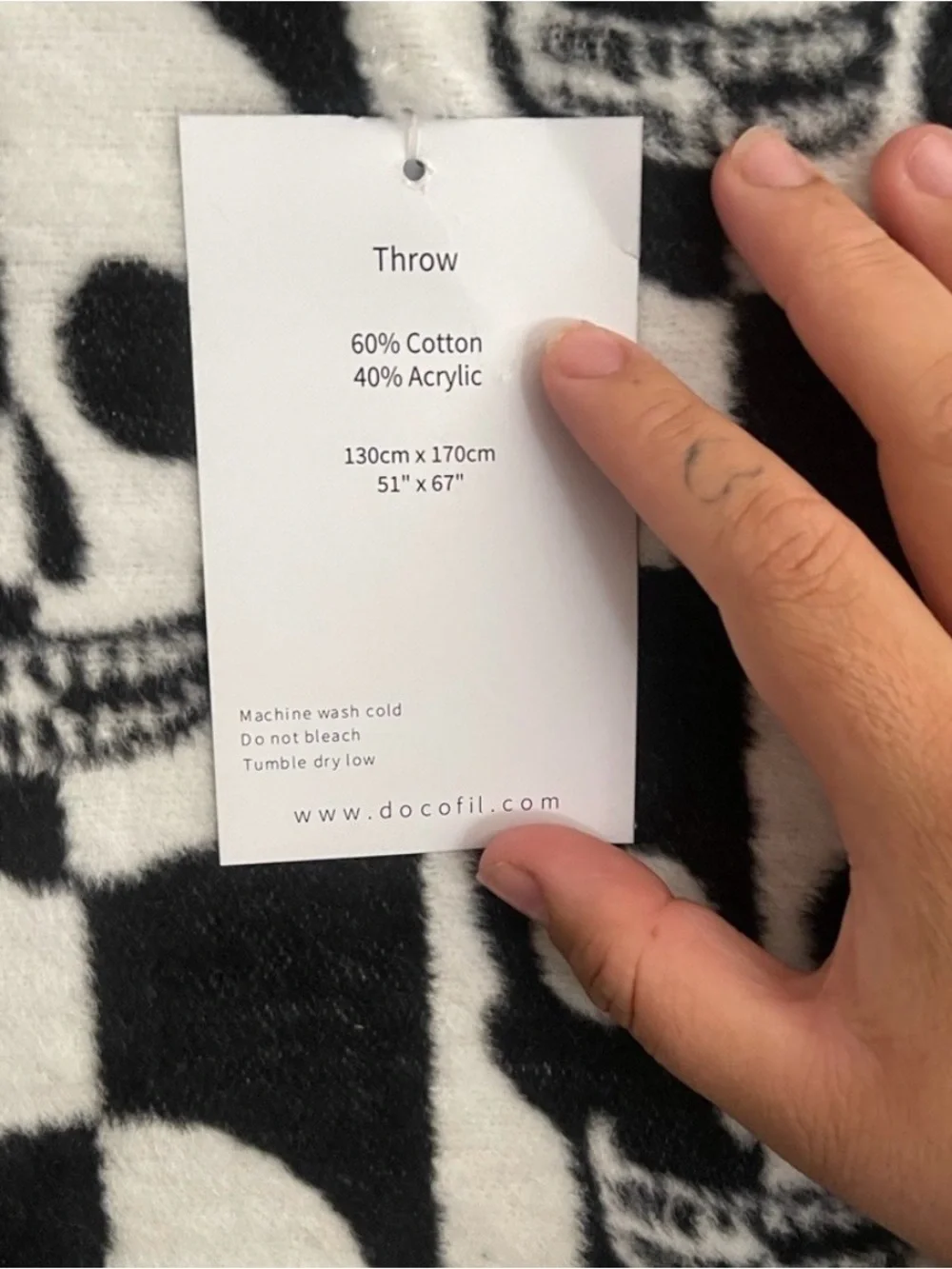 Docofil Black & White Skull Throw